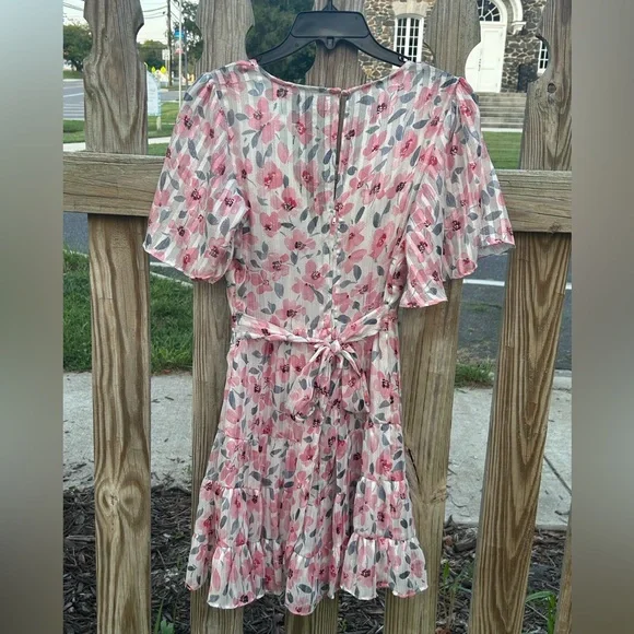 Francesca's Collections Pink Floral Mini Dress - Picture 2 of 5